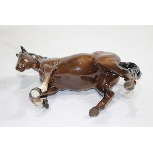 815 - BESWICK HORSE 
23 X 16CM