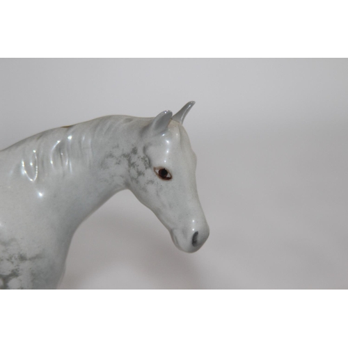 816 - BESWICK HORSE 
17 X 12CM