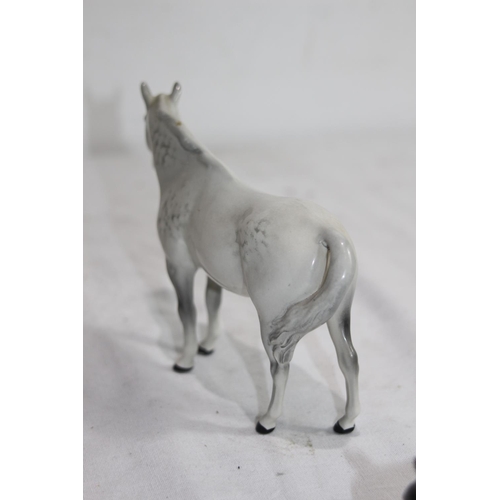 816 - BESWICK HORSE 
17 X 12CM