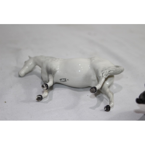 816 - BESWICK HORSE 
17 X 12CM