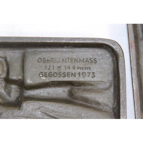 849 - 2 X 1970'S OBERKANTENMASS GEGOSSEN PLAQUES 
15.5 X 11CM