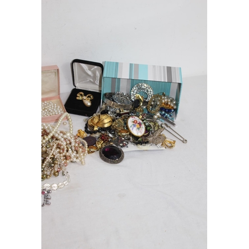 965 - LARGE BOX OF COSTUME JEWELLERY