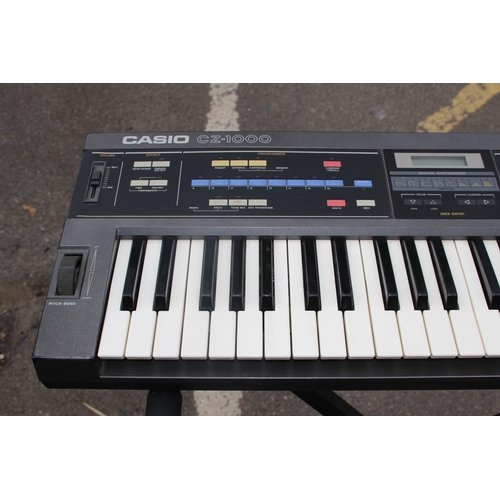 555 - CASIO CZ-100 KEYBOARD AND STAND