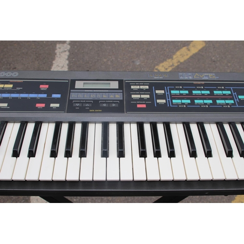 555 - CASIO CZ-100 KEYBOARD AND STAND