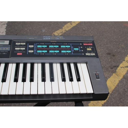 555 - CASIO CZ-100 KEYBOARD AND STAND