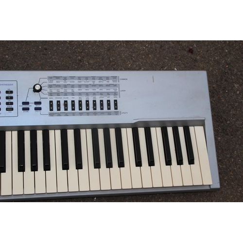 556 - YAMAHA CS2 X CONTROL SYNTHESIZER