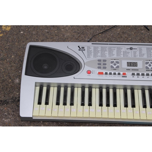 557 - GEAR 4 MUSIC MK - 3000 KEYBOARD