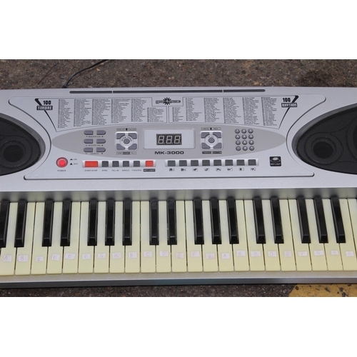 557 - GEAR 4 MUSIC MK - 3000 KEYBOARD