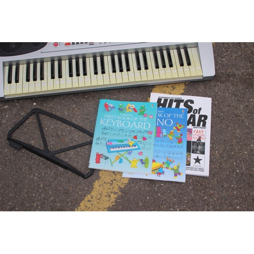 557 - GEAR 4 MUSIC MK - 3000 KEYBOARD