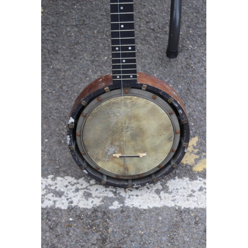 578 - VINTAGE BANJO AND CASE