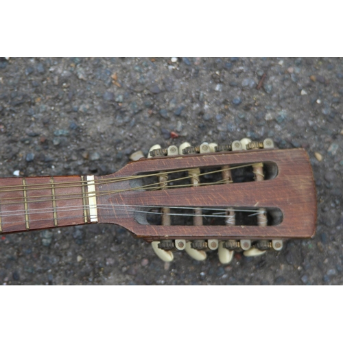 581 - VINTAGE MANDOLINE