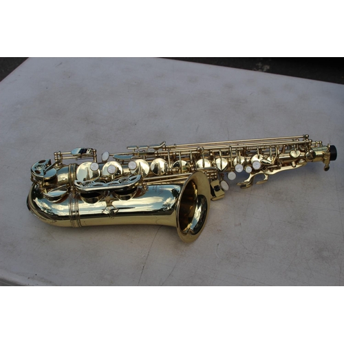 588 - EARLHAM SAXAPHONE