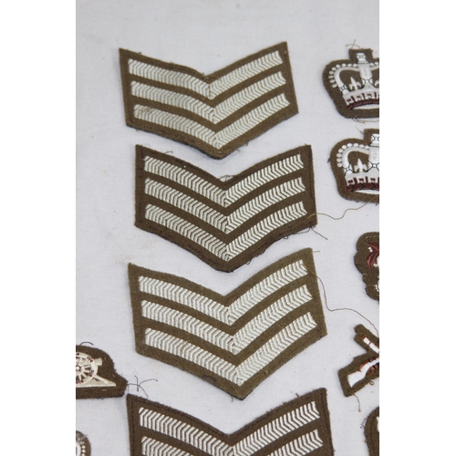 763 - BRITISH ARMY BADGES, BUTTONS, OFFICER RANK AND MEDAL RIBBONS