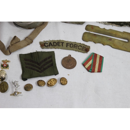 765 - QUANTITY OF MILITARY BADGES AND BUTTONS ETC