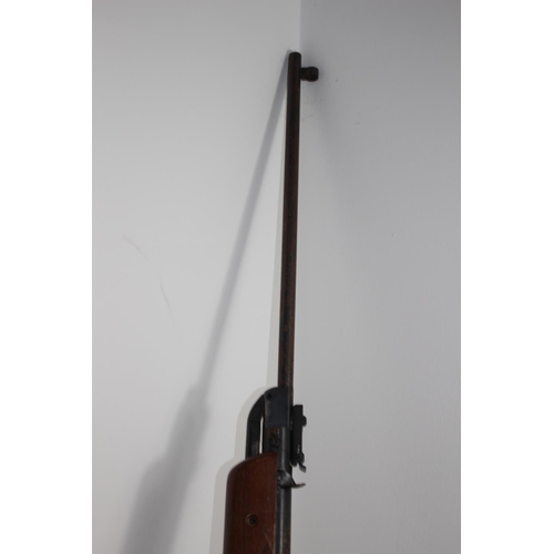 776 - AIR RIFLE