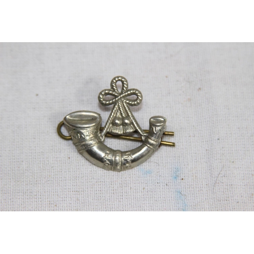 865 - 3 X VINTAGE MILITARY BADGES