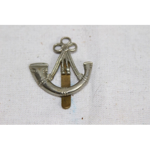 865 - 3 X VINTAGE MILITARY BADGES