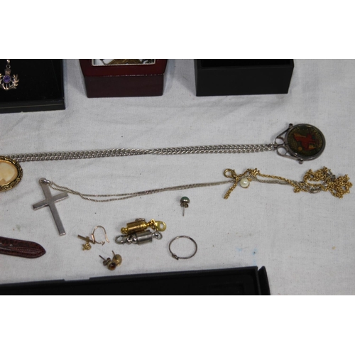 874 - QUANTITY OF COSTUME JEWELLERY