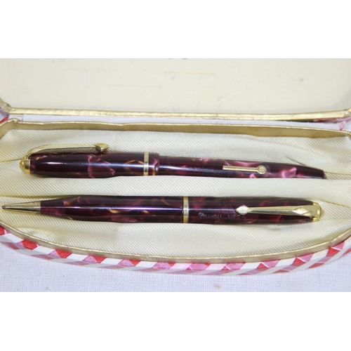 887 - CONWAY STEWART DINKIE 550 14CT GOLD NIB FOUNTAIN PEN AND PENCIL SET