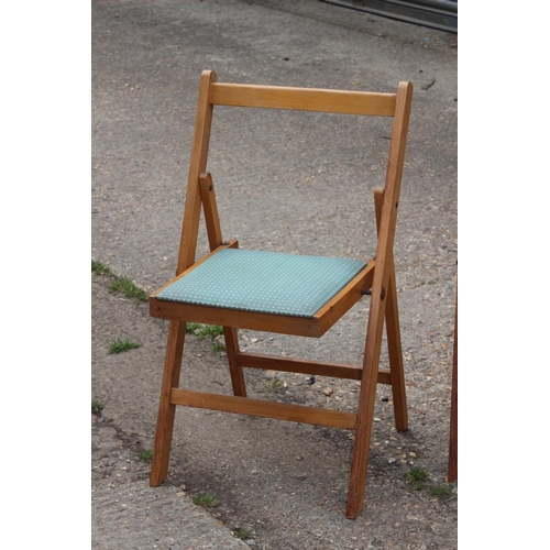 25 - 4 X 1950'S FOLDING CHAIRS