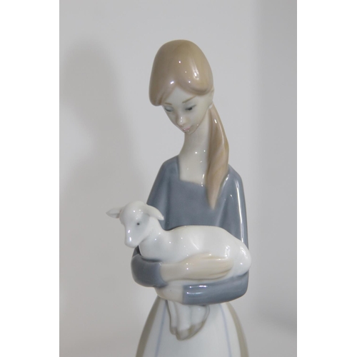 822 - LLADRO 4505 GIRL HOLDING LAMB
27CM