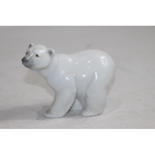 833 - LLADRO 01207 POLAR BEAR WITH BOX 
10CM