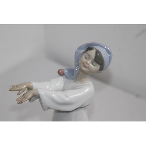 835 - LLADRO 06482 LITTLE SLEEPWALKER EITH BOX
25CM