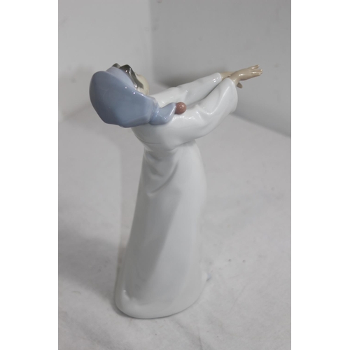 835 - LLADRO 06482 LITTLE SLEEPWALKER EITH BOX
25CM