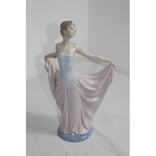 836 - LLADRO 05050 DANCER WITH BOX 
32CM