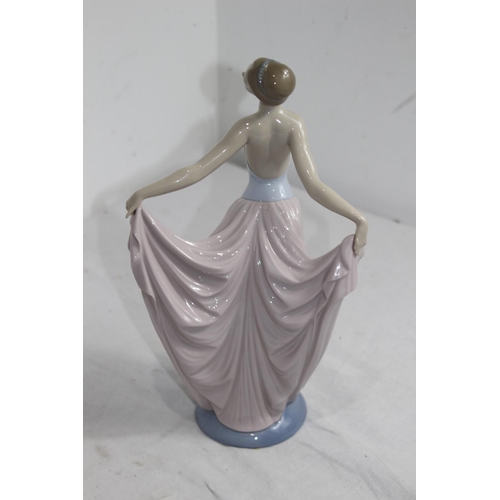 836 - LLADRO 05050 DANCER WITH BOX 
32CM