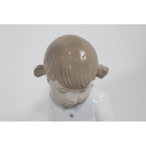 837 - NAO GIRL WITH DOLL 
16CM