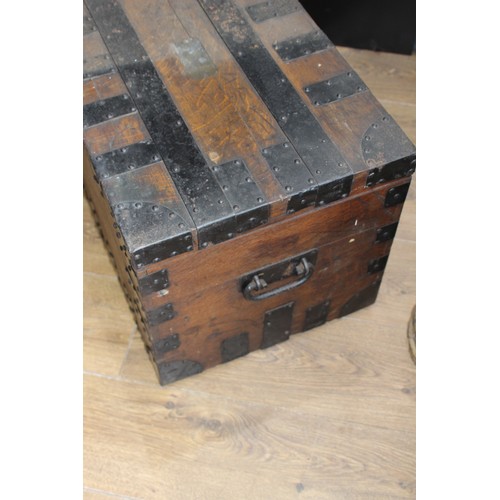 843 - VINTAGE WOODEN SILVER TRUNK