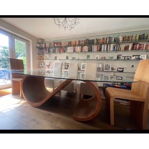 30A - LARGE MODERN GLASS TABLE WITH CURVED WOODEN BASE AND 8 CHAIRS
2.8M C 0.75 X 1.3M