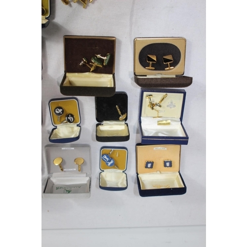 858 - QUANTITY OF BOXED CUFFLINKS