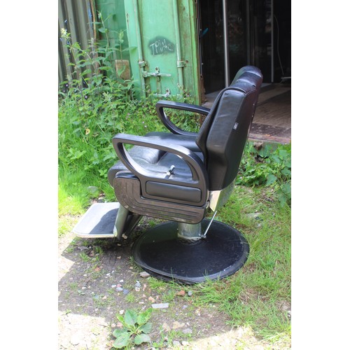 14 - BLACK LEATHER RECLINING BARBERS CHAIR
67 X 100 X 110CM