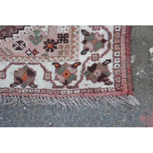 92 - Middle Eastern RUG
128 X 88CM