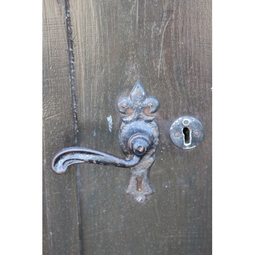 62 - SOLID OAK FRONT DOOR AND KEYS 
80 X 190CM