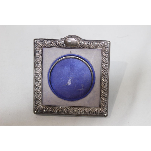 920 - SILVER PICTURE FRAME - BIRMINGHAM 1901 - SANDERS AND MCKENZIE
