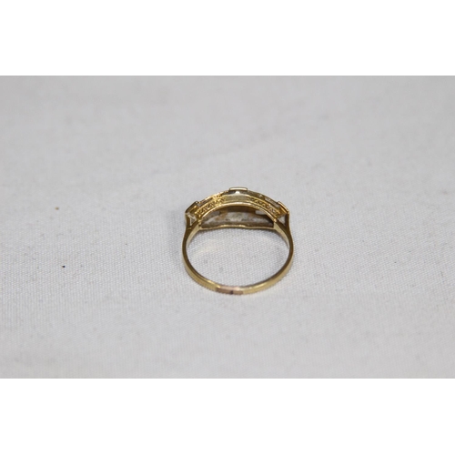 958 - 18CT GOLD AND DIAMOND RING - 2.15G - SIZE L