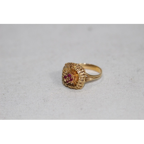 959 - 18CT GOLD RING - 5.10G - SIZE Q