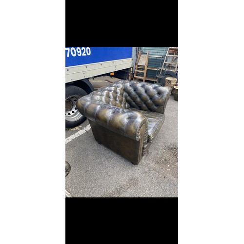 50 - VINTAGE CHESTERFIELD CLUB CHAIR
87 X 87 X 73CM