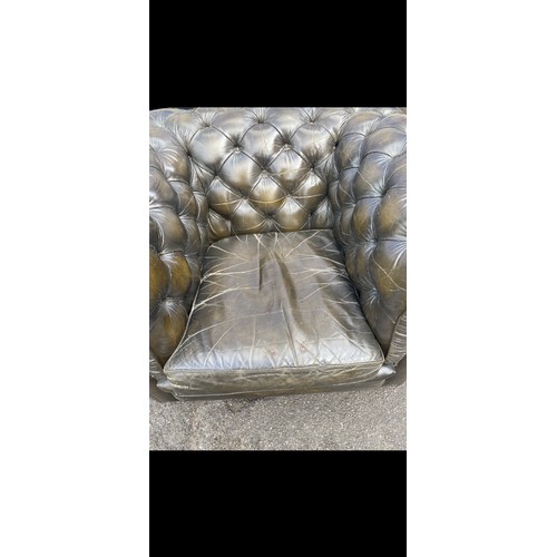 50 - VINTAGE CHESTERFIELD CLUB CHAIR
87 X 87 X 73CM