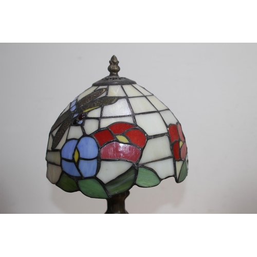 213 - TIFFANY STYLE LAMP{ONE PANNEL HAS A CRACK}
37CM