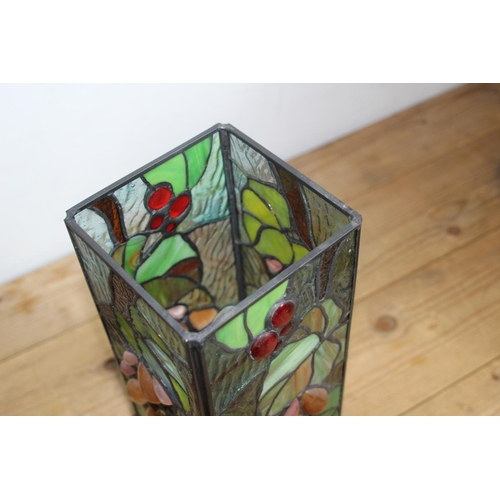 217 - TIFFANY STYLE CUBE LAMP
40CM