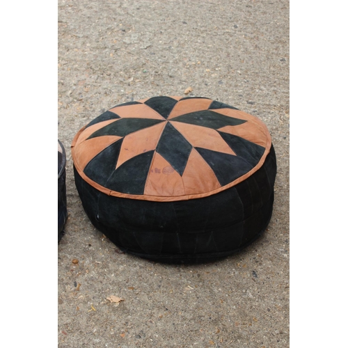 54 - 2 X RETRO POUFFES 
52 X 23CM