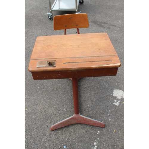 61 - VINTAGE CHILDS DESK
80 X 64 X 51CM