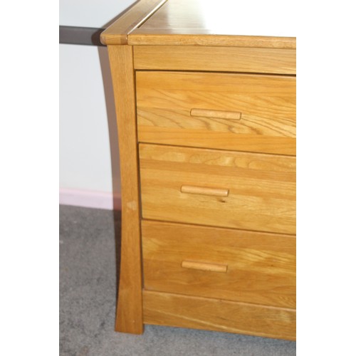 72 - MAMA AND PAPAS OAK OCEAN CHEST OF DRAWERS 
38.5 X 25 X 35