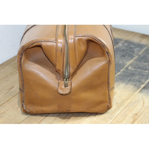 608 - VINTAGE LEATHER HOLDALL