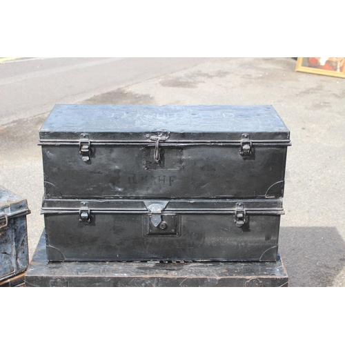 105 - 5 X METAL MILITARY TRUNKS
87 x 38 x 48cm