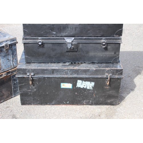 105 - 5 X METAL MILITARY TRUNKS
87 x 38 x 48cm